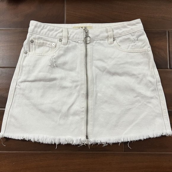 We The Free People Women's Size 25 White Zip It Up Cut Off Denim Mini Skirt - Picture 1 of 8